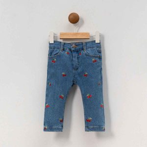 Jeans bimba ricamati con ciliegie
