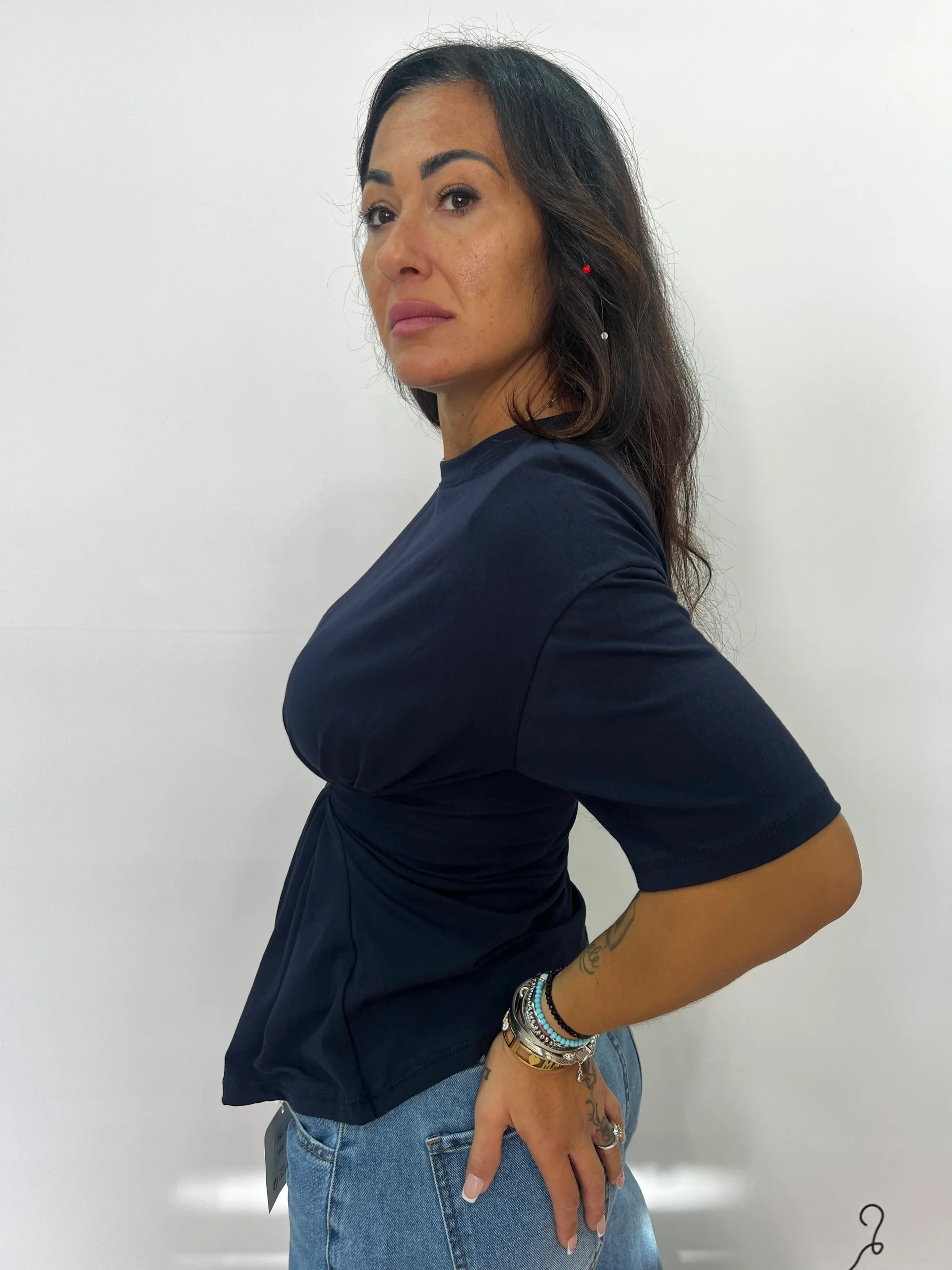 T-shirt donna con arriccio e gancio centrale - immagine 7