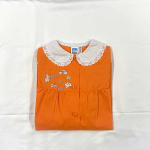 Grembiule bambina asilo con disegno coniglietto e scritta “Fun all day”