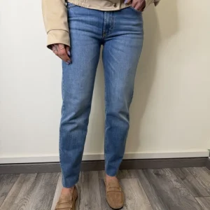 JEANS BASIC CON TAGLIO VIVO IN FONDO MOTEL