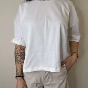 T SHIRT CON APPLICAZIONI GIOIELLO LATTE SUSYMIX